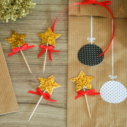 Cupcake Toppers-Χρυσά Αστέρια Με Κόκκινο Φιογκάκι-Hand Made by Ministry Of Art (6pcs)