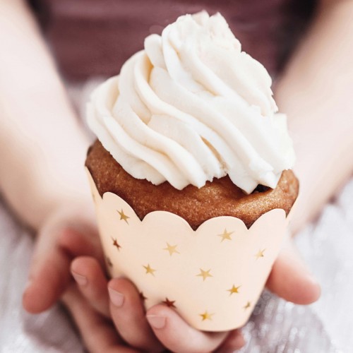 Χάρτινες Θήκες Σομόν Με Χρυσά Αστέρια Cupcake Wrappers PartyDeco